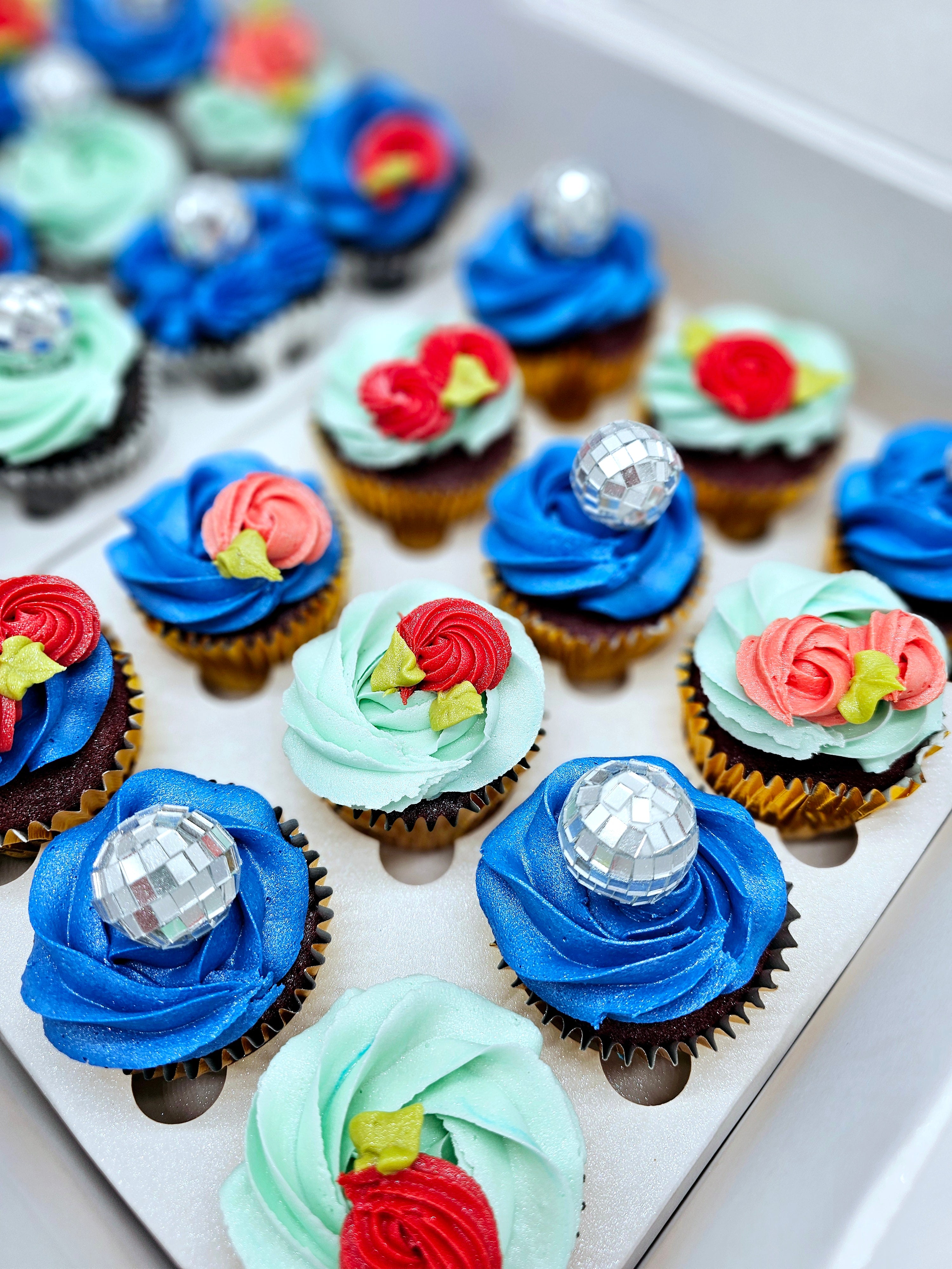 Dancing Queen Disco Cupcakes – Mamma Mia Party Box - Cake Secret