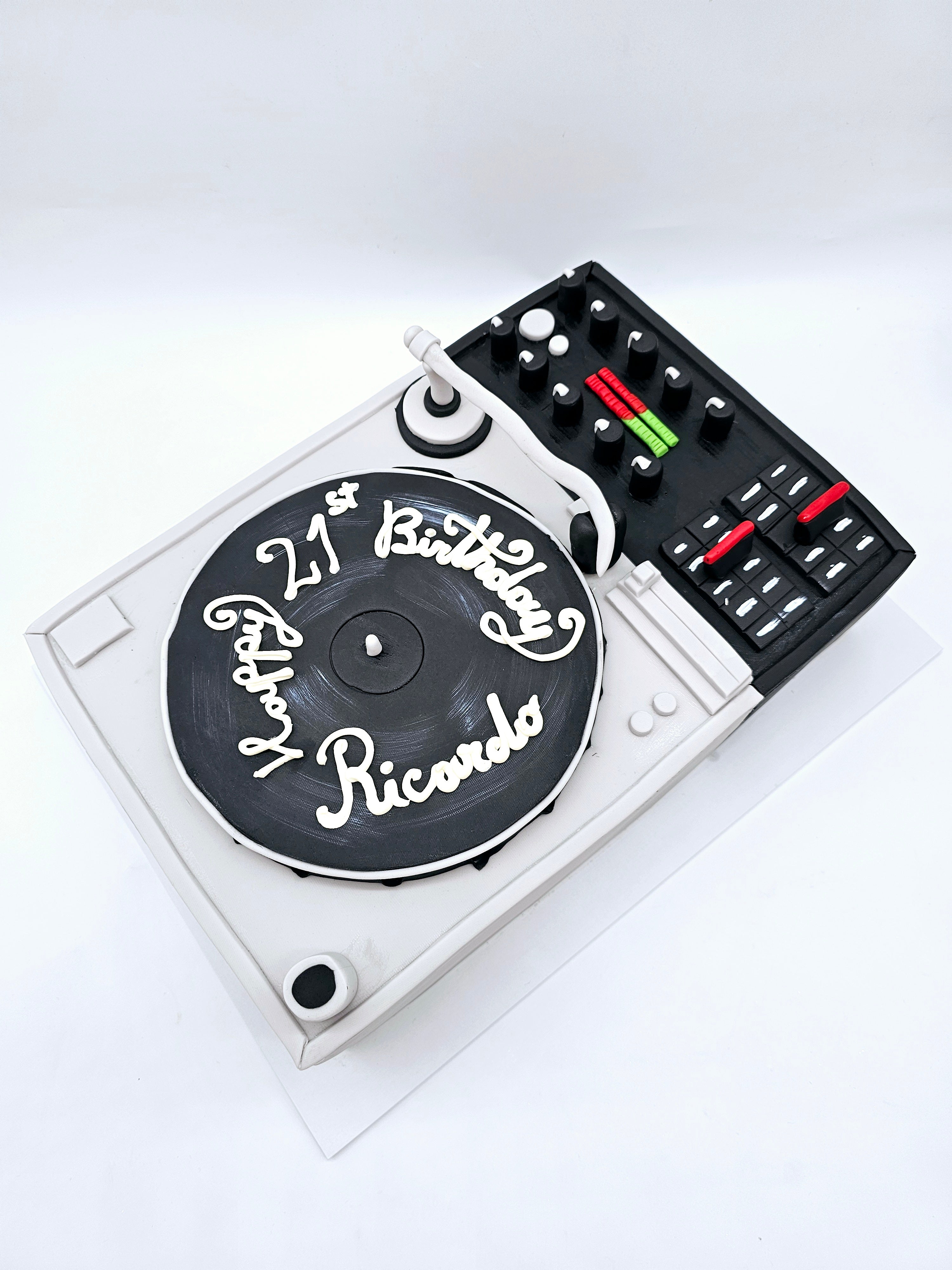 3D DJ Turntable Cake – Record Player Birthday Design - Cake Secret