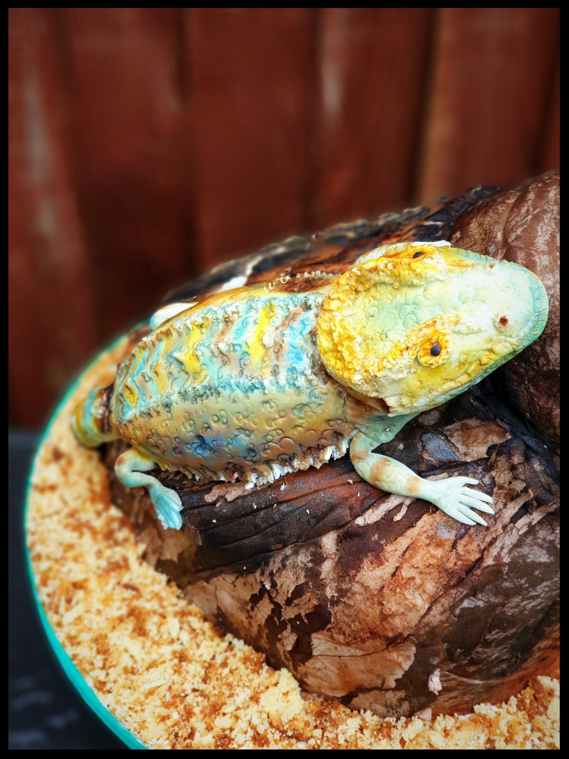 Chameleon Charm 3D Cake - Cake Secret