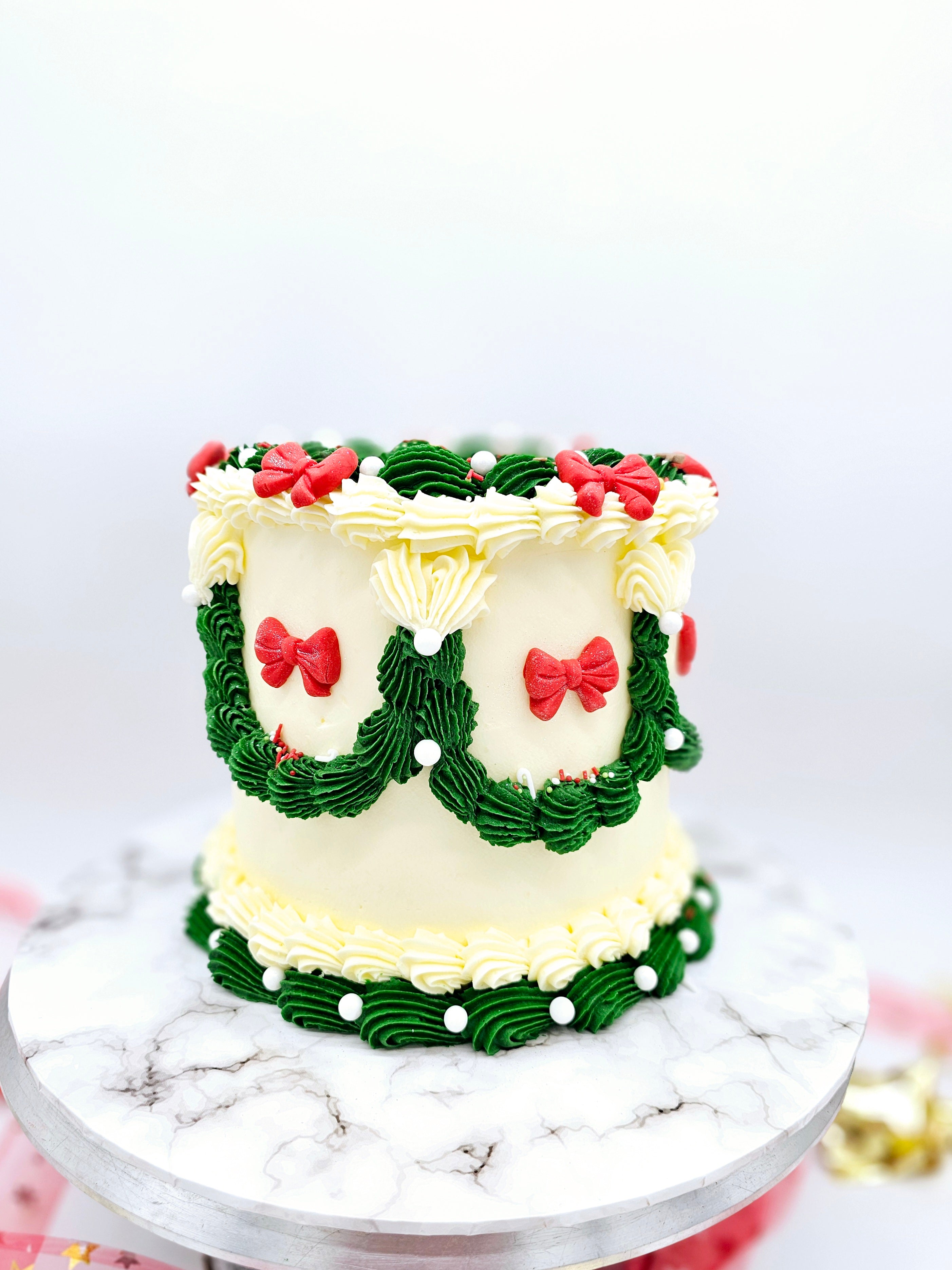 Merry Christmas Wreath Cake - Cake Secret