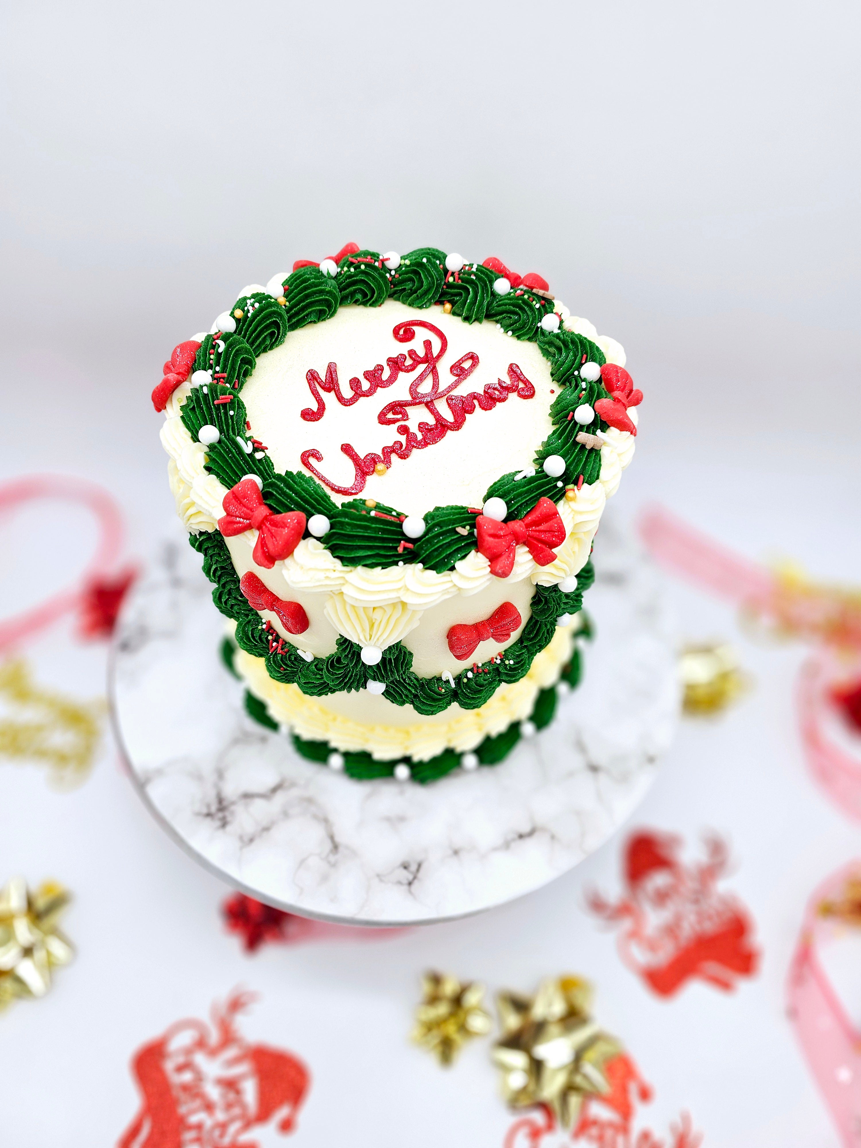 Merry Christmas Wreath Cake - Cake Secret