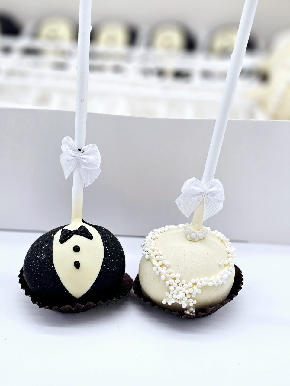 Bride & Groom Bliss Wedding Cake Pops - Cake Secret
