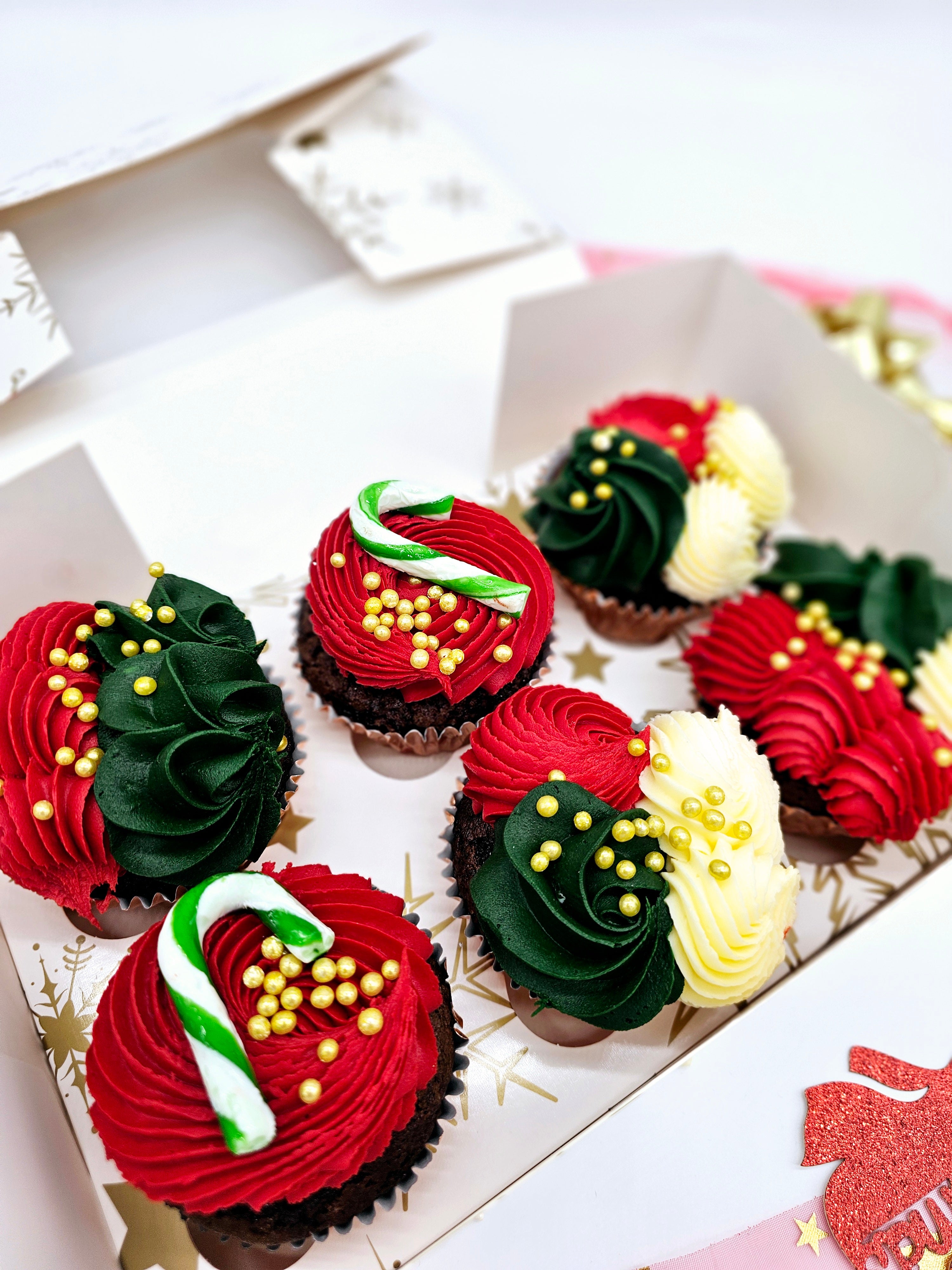 Christmas Candy Cane Cupcakes - Cake Secret