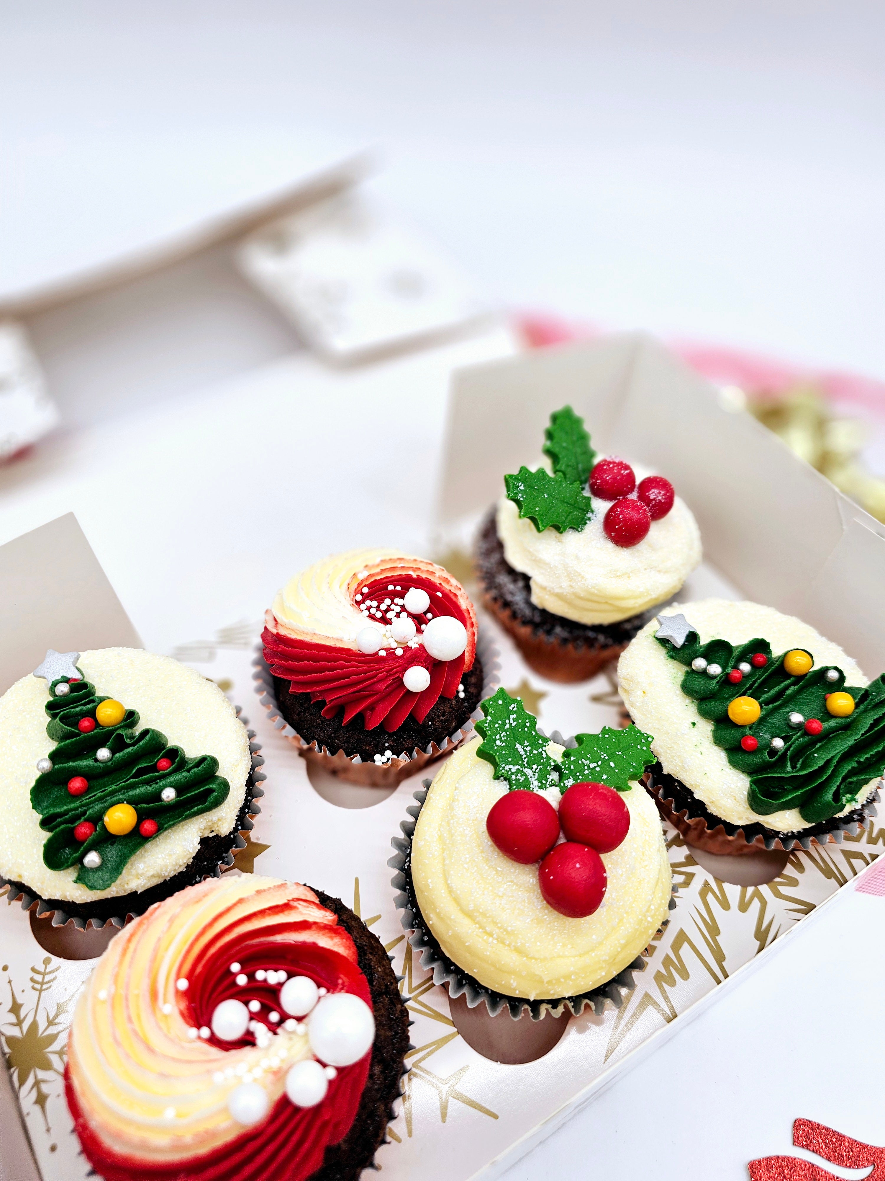 Festive Christmas Cupcakes - Cake Secret