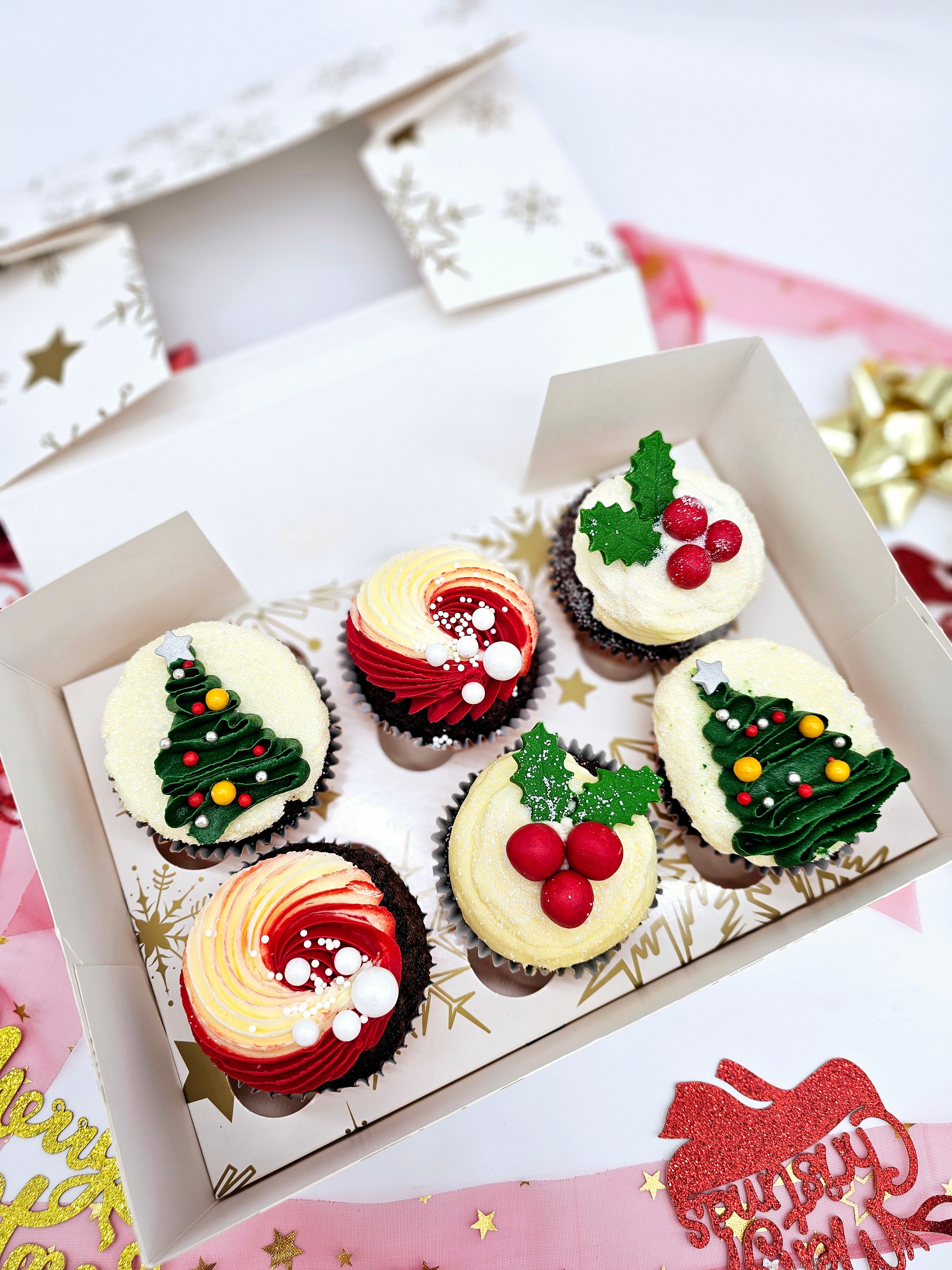 Festive Christmas Cupcakes - Cake Secret