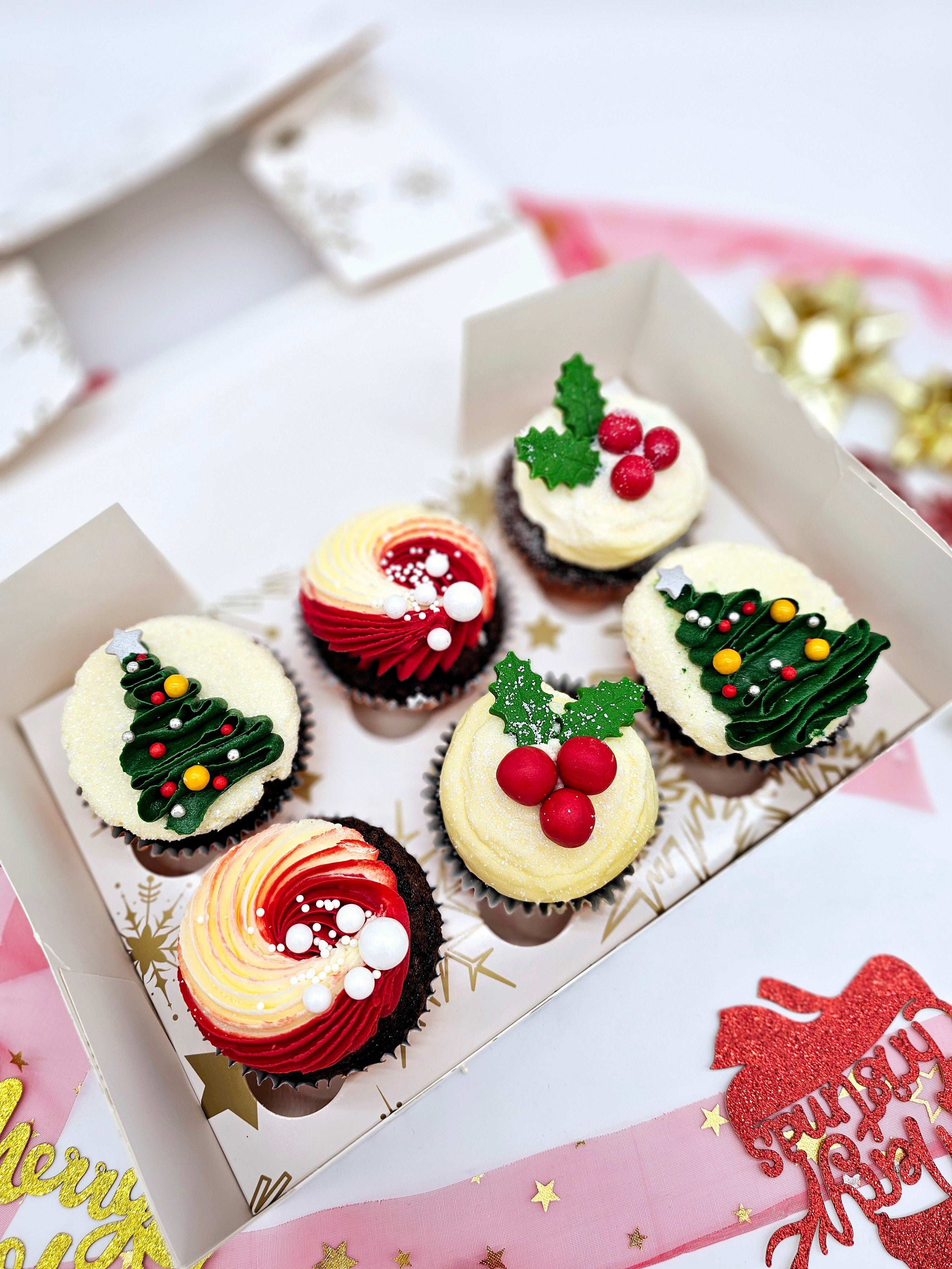 Festive Christmas Cupcakes - Cake Secret