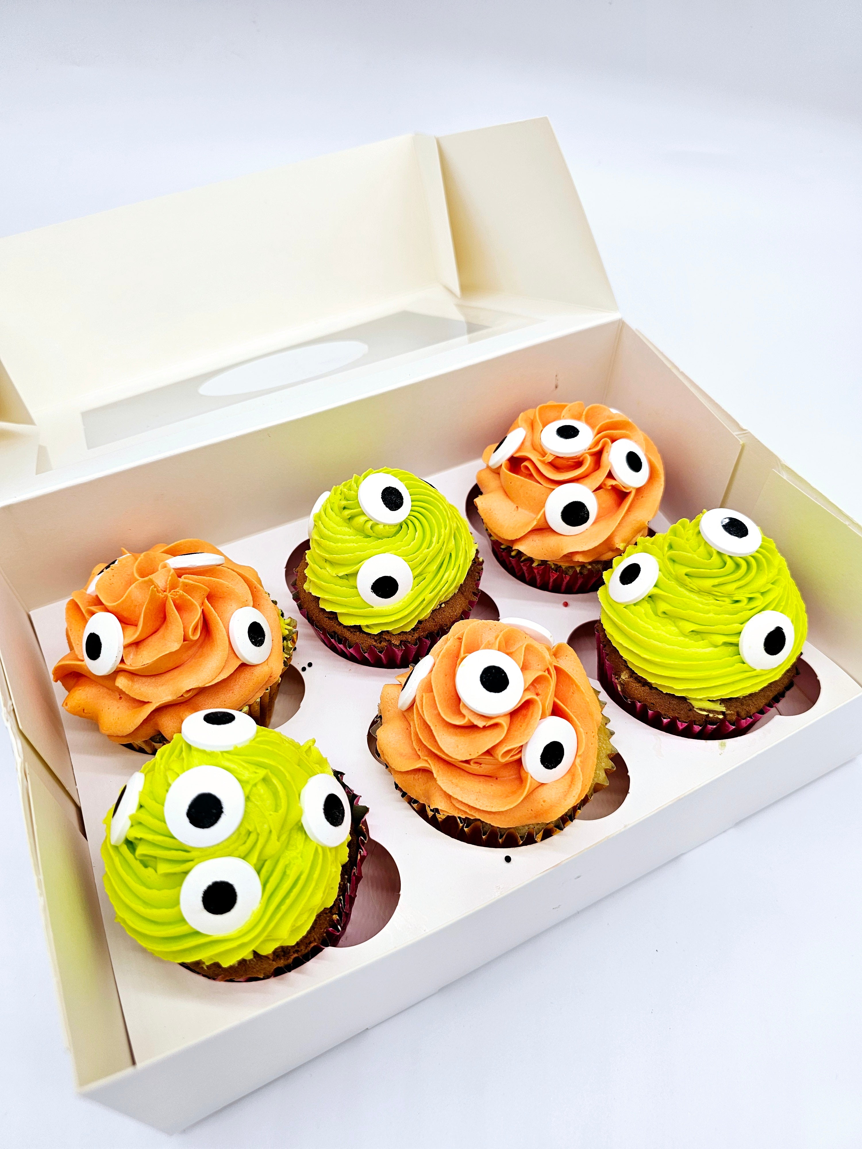 Spooky Eyes Halloween Cupcakes