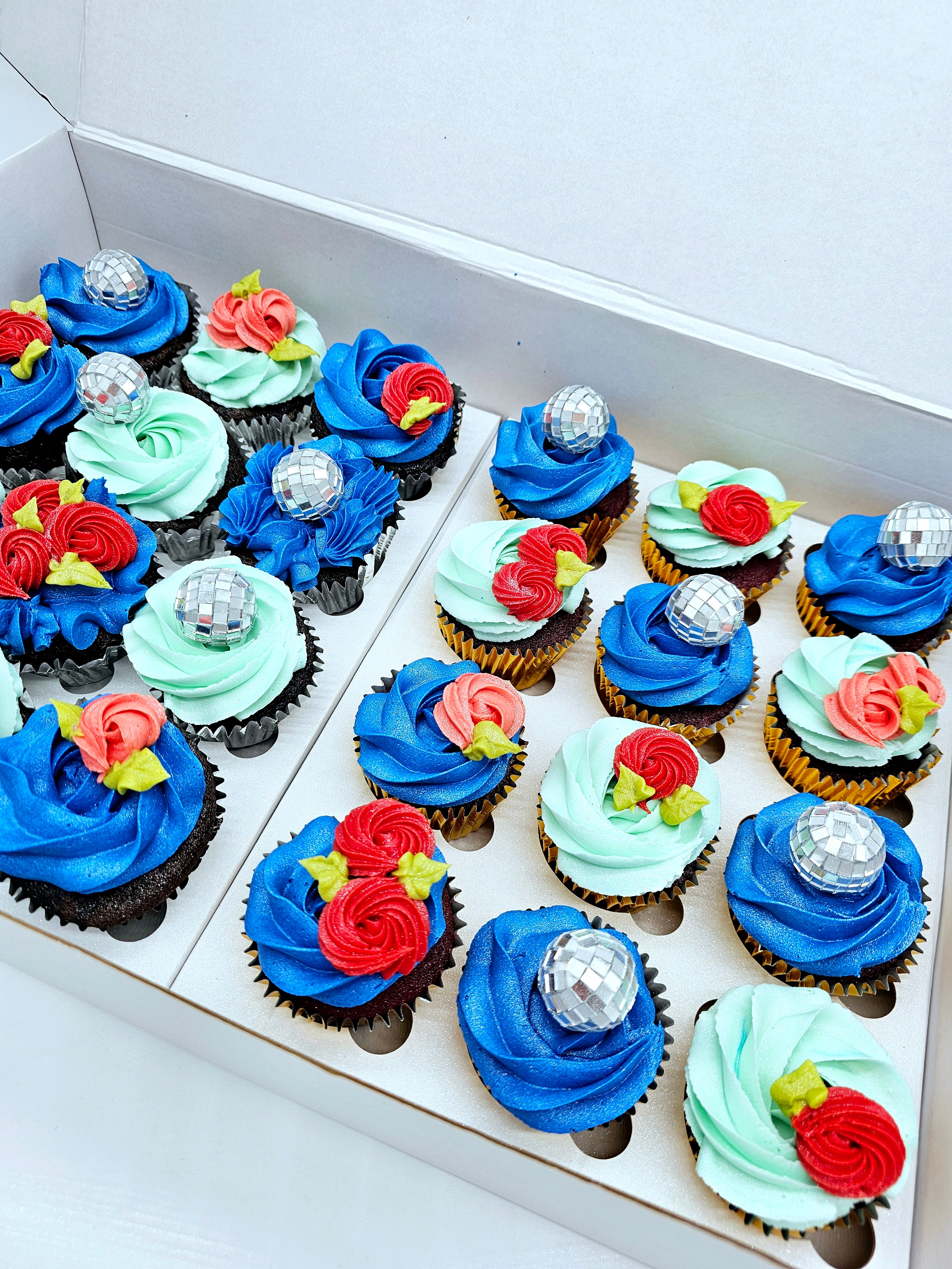 Dancing Queen Disco Cupcakes – Mamma Mia Party Box - Cake Secret