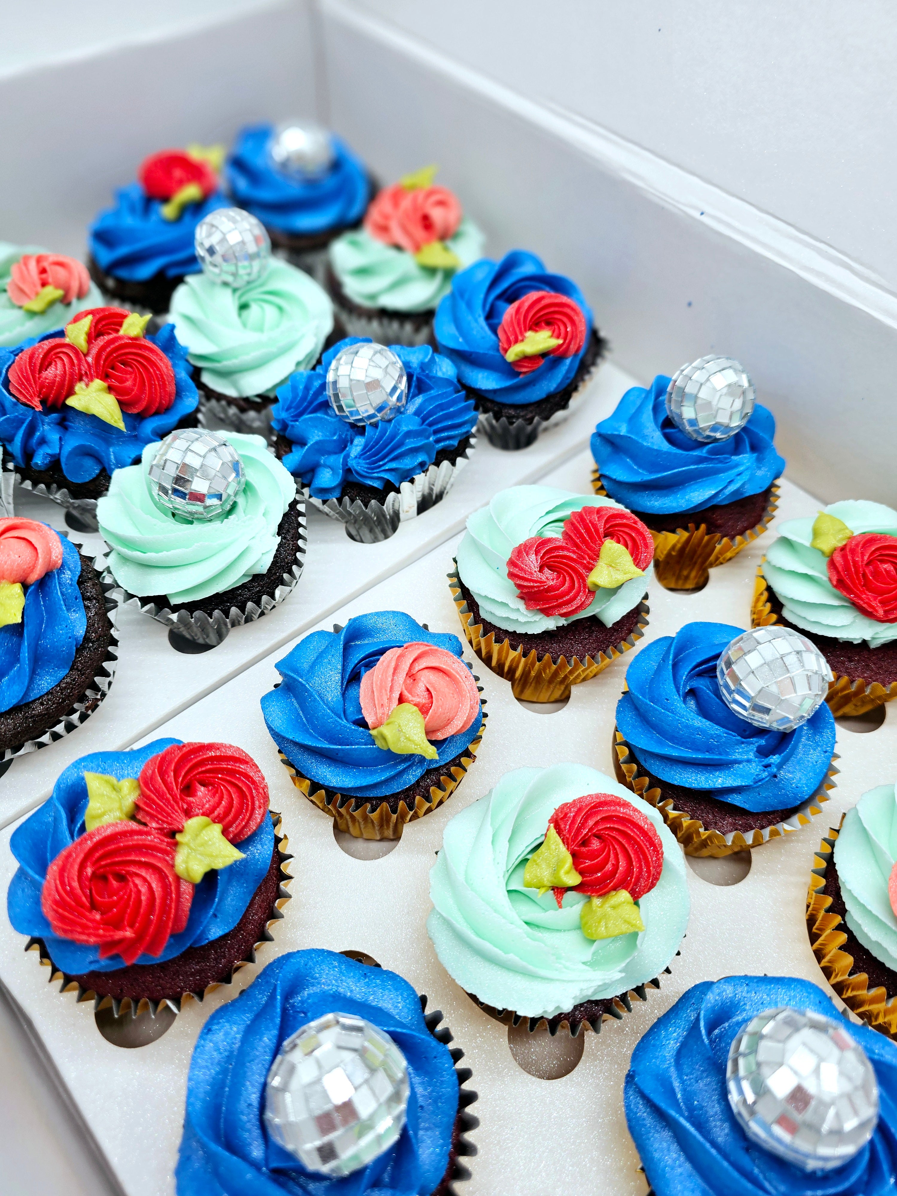 Dancing Queen Disco Cupcakes – Mamma Mia Party Box - Cake Secret