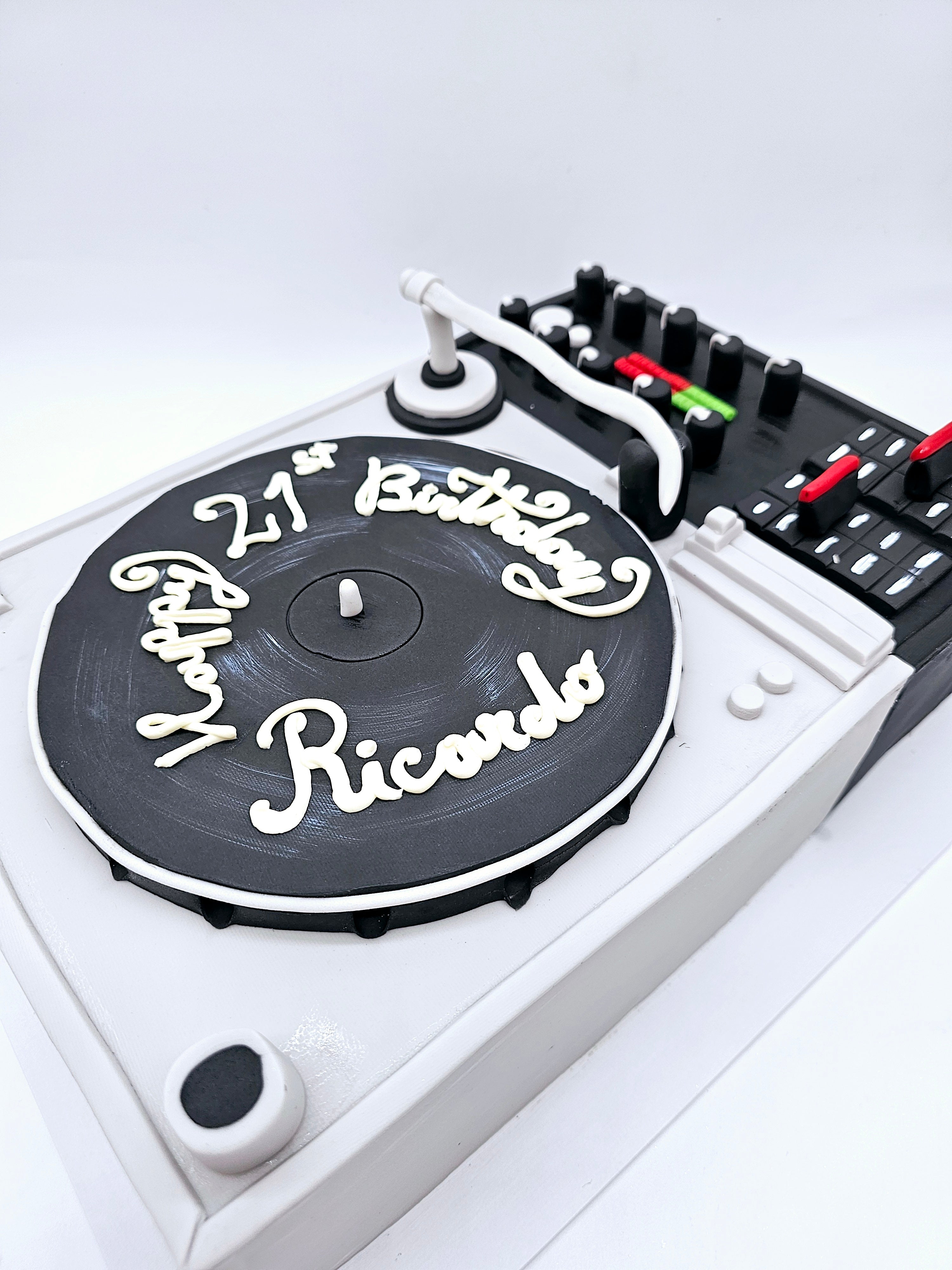 3D DJ Turntable Cake – Record Player Birthday Design - Cake Secret