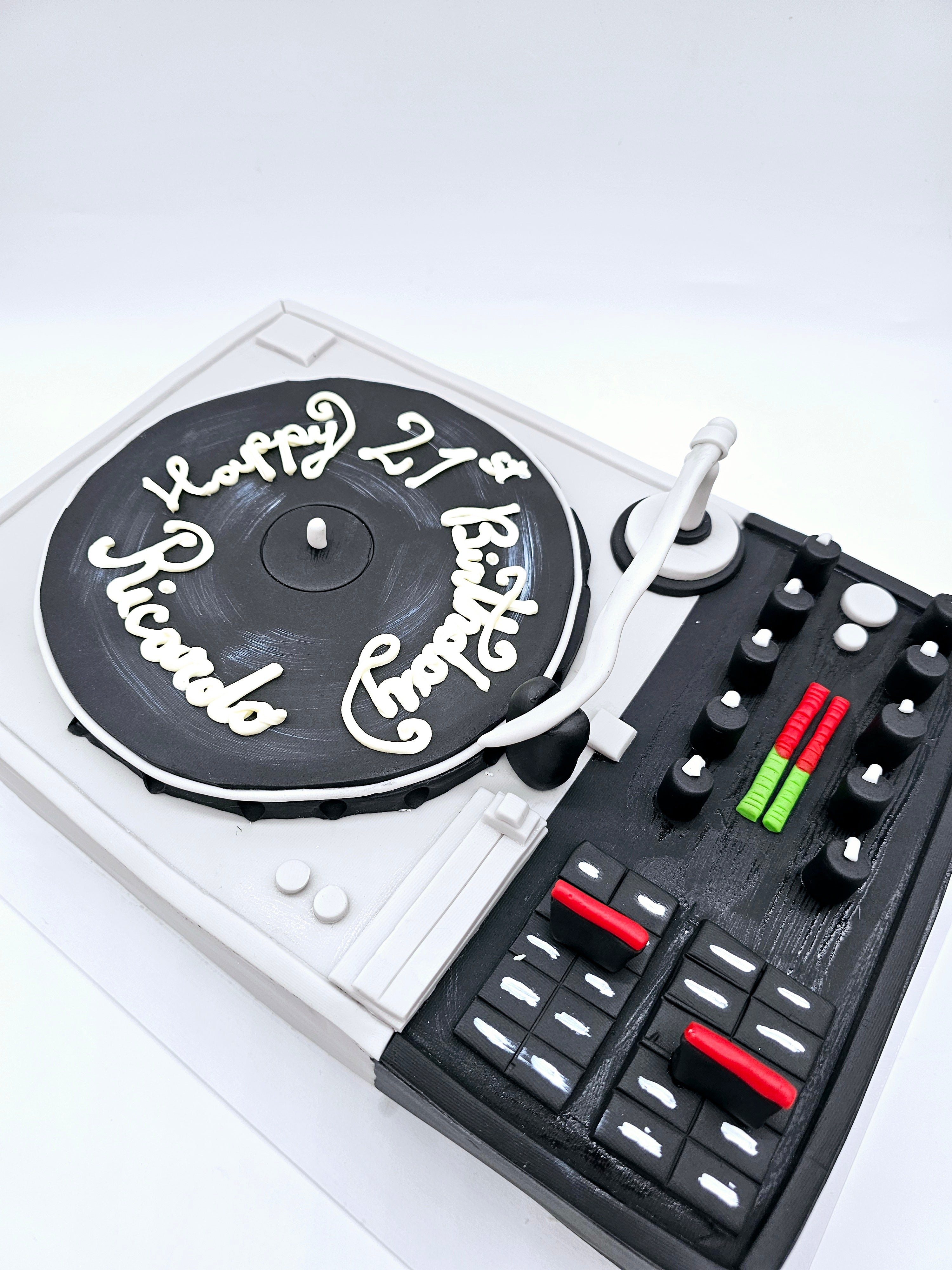 3D DJ Turntable Cake – Record Player Birthday Design - Cake Secret
