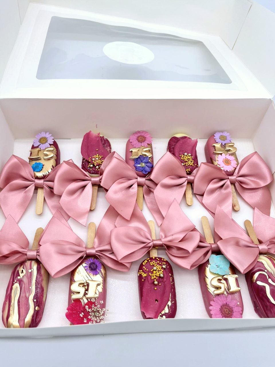 Marble Elegance Bow-tique Cakesicles - Cake Secret