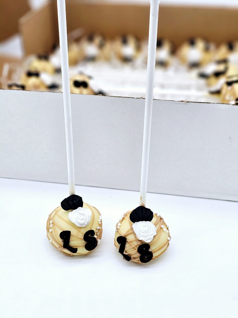 Personalized Bliss Cake Pops - Cake Secret
