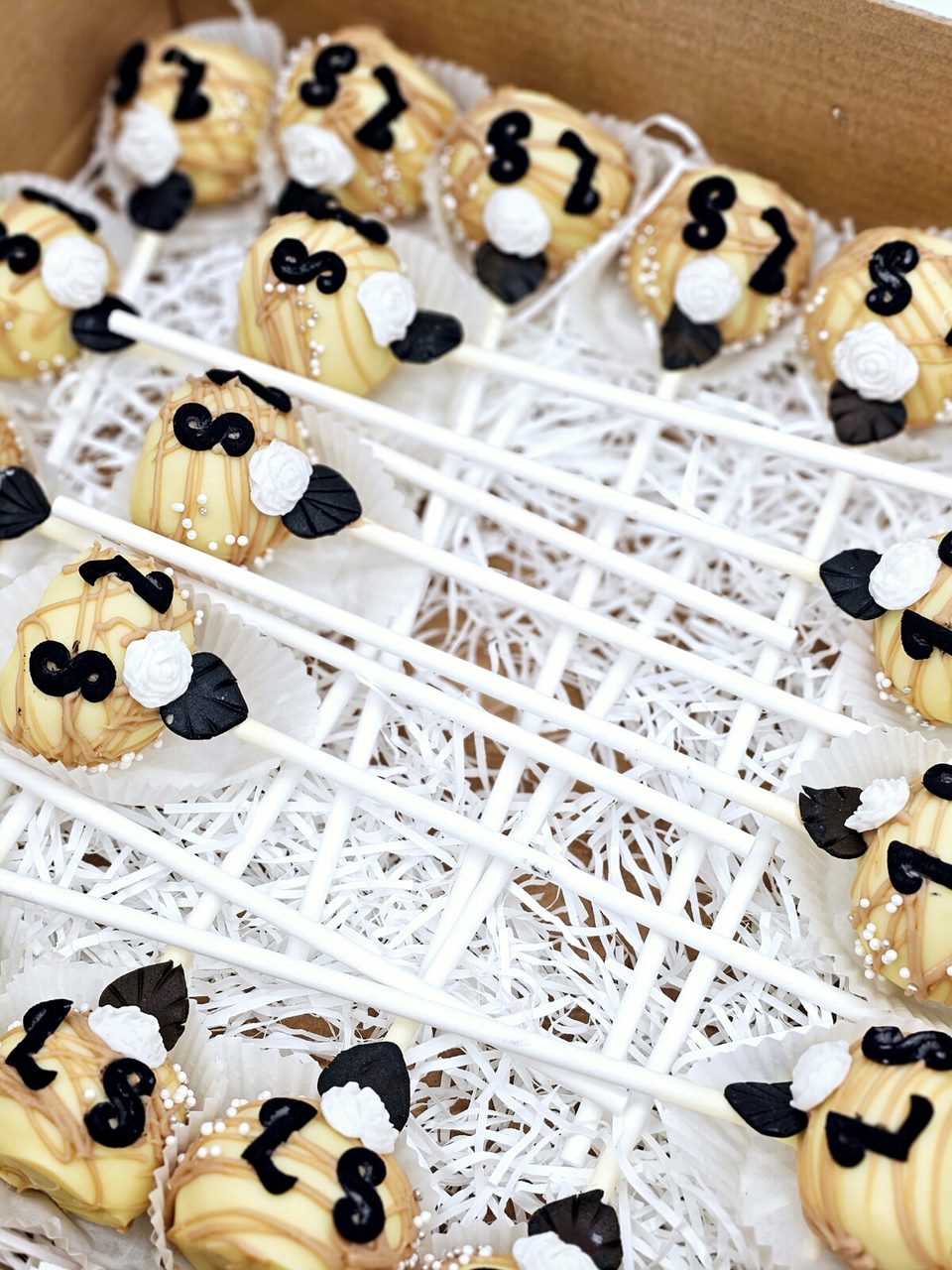 Personalized Bliss Cake Pops - Cake Secret