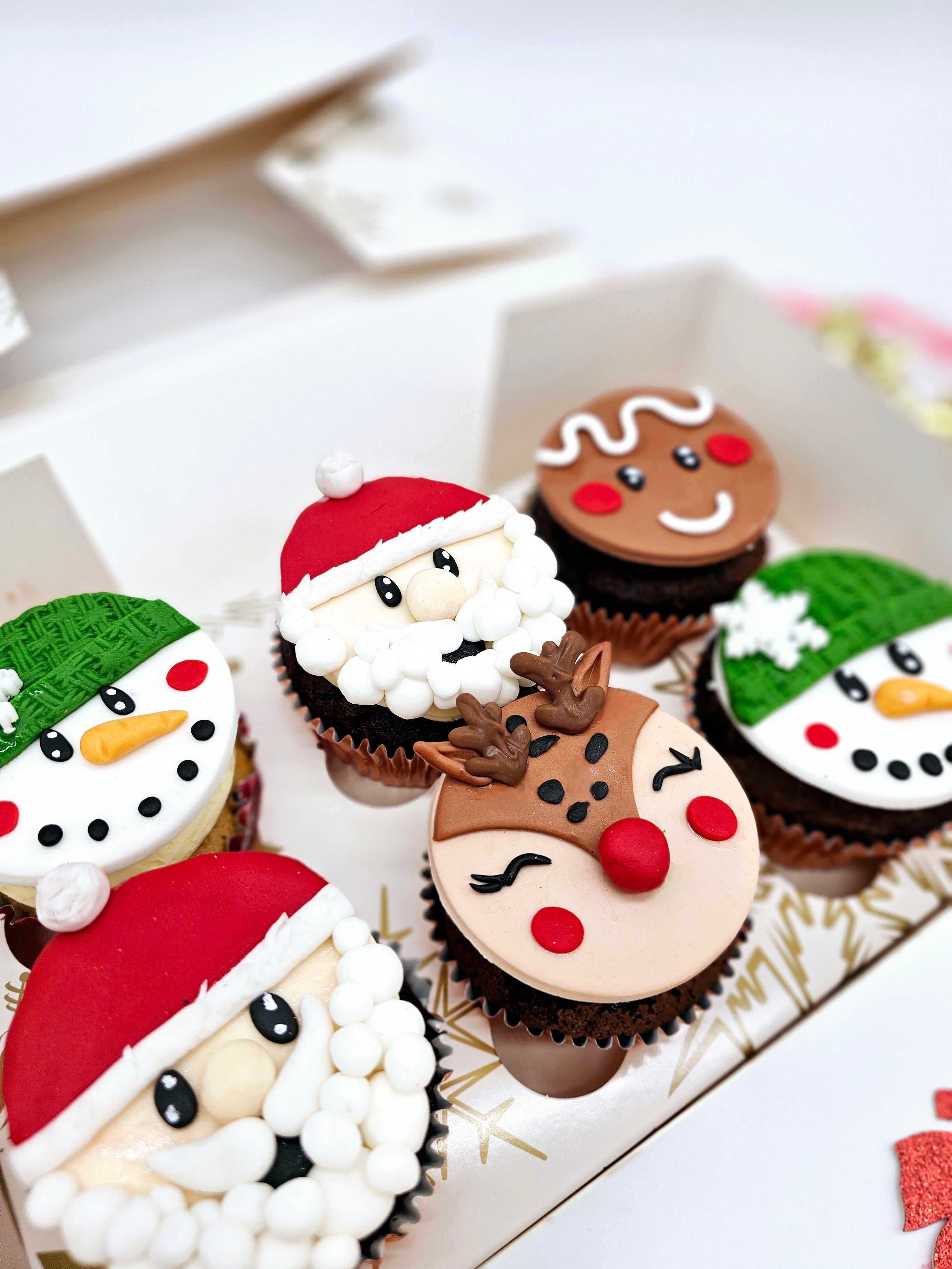 Christmas Character Cupcakes - Cake Secret